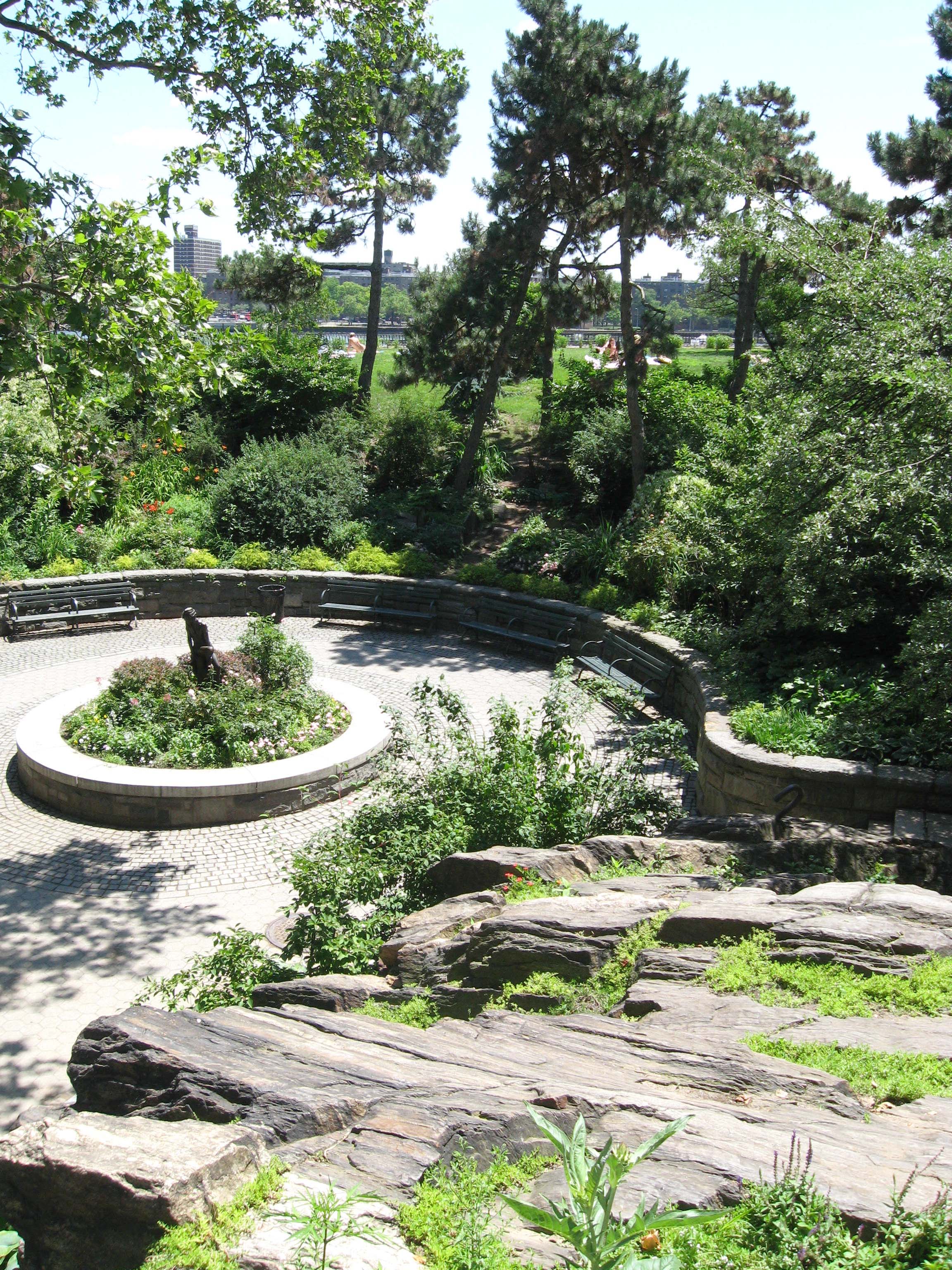 East River Esplanade at Carl Schurz Park