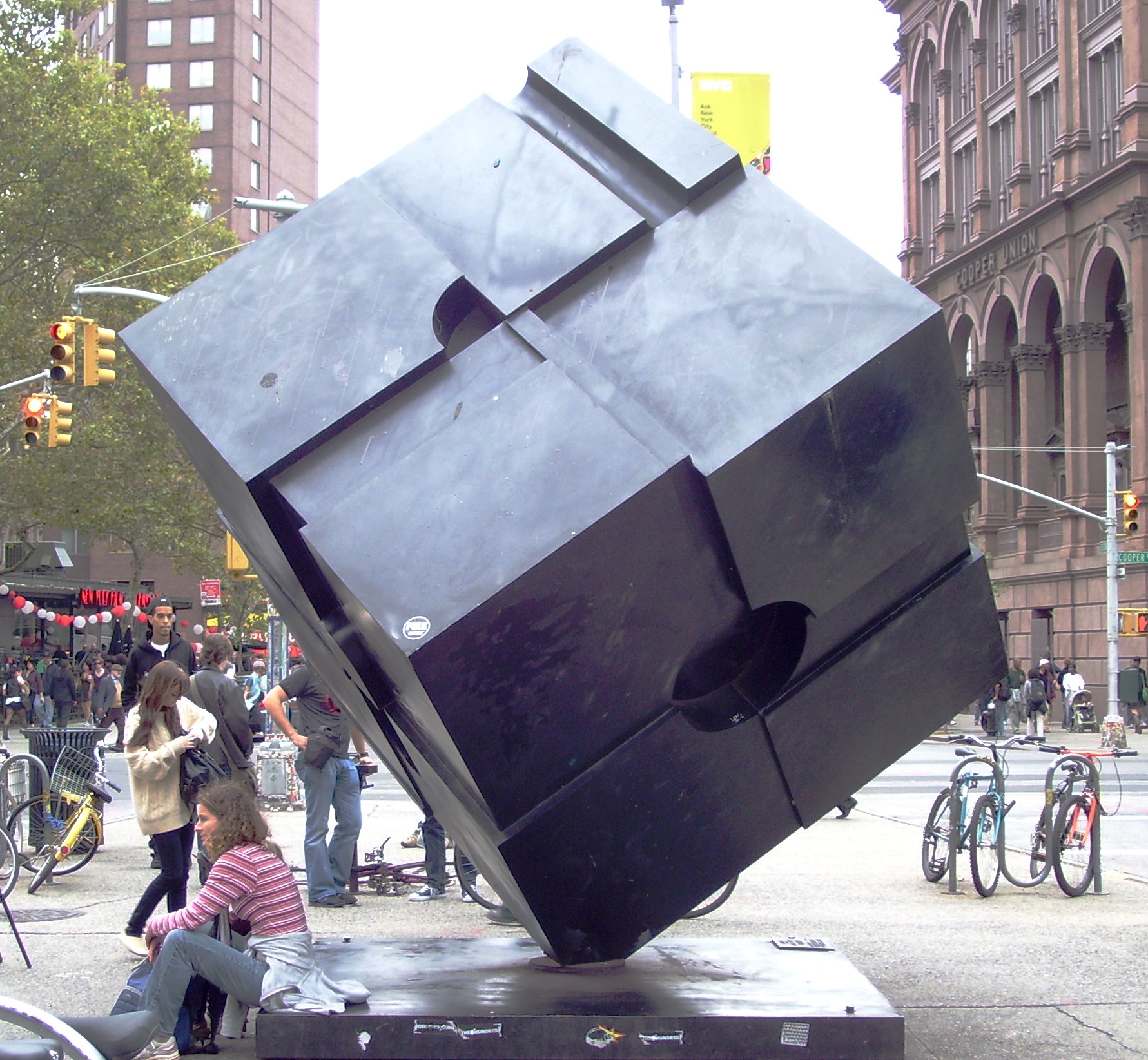 Alamo (Astor Place Cube)